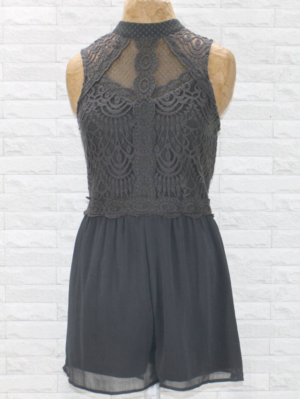 ROMPER Lace Chiffon Shorts Sleeveless Cut Out Sheer Casual Flowy Gray Grey SM - Picture 1 of 14